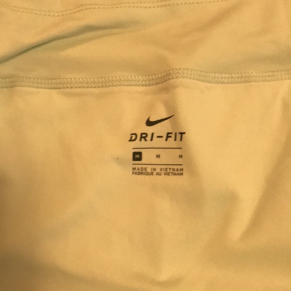 Nike 2.5” running short - Picture 3 of 3